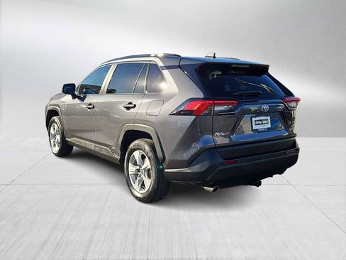 Used 2021 Toyota RAV4 XLE w/ Carpet Mat Package (TMS) image 6