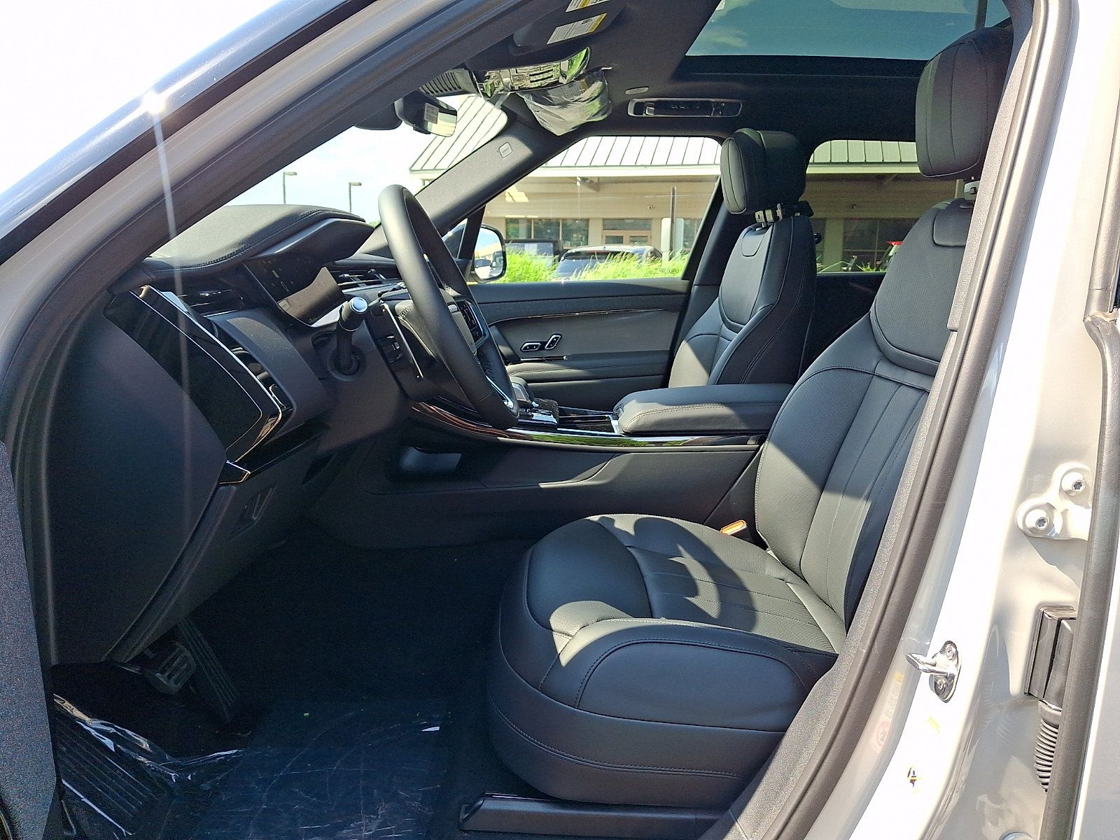 New 2026 Land Rover Range Rover Sport SE AWD/4WD image 10