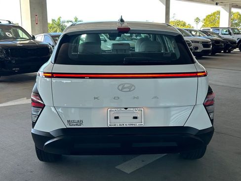 Used 2024 Hyundai Kona SE image 6