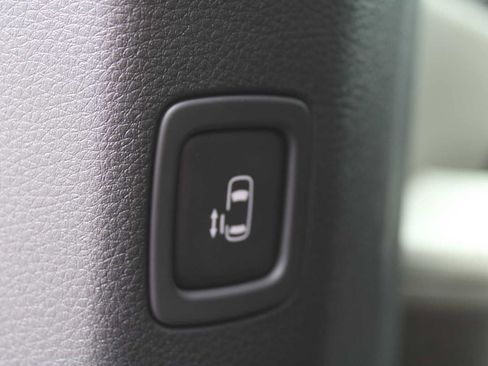 New 2025 Kia Carnival EX image 8