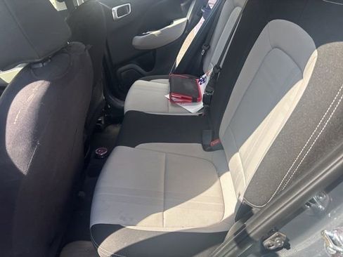 Used 2025 Hyundai Venue SEL FWD image 13