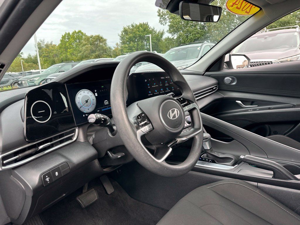 Used 2024 Hyundai Elantra SEL FWD image 38