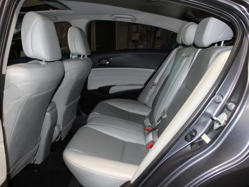 Used 2017 Acura ILX FWD image 25
