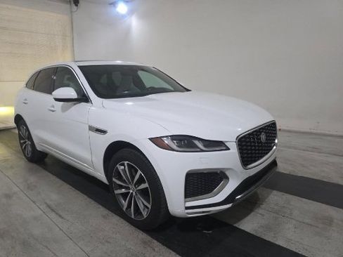 Used 2024 Jaguar F-PACE R-Dynamic S image 3