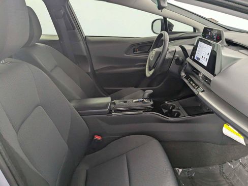 Used 2025 Toyota Prius LE FWD image 32