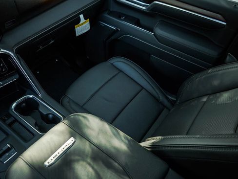 New 2026 GMC Sierra 3500 Denali w/ Denali Reserve Package image 24