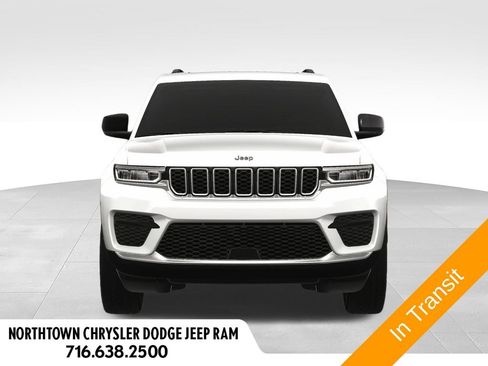 Certified 2025 Jeep Grand Cherokee Laredo X w/ Luxury Tech Group I AWD/4WD image 10