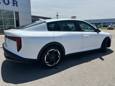 Used 2025 Kia K4 EX FWD image 15