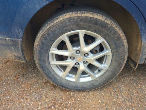 Used 2024 Chevrolet Equinox LT w/ LPO, Floor Liner Package FWD image 18