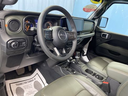 Certified 2025 Jeep Gladiator Mojave image 10