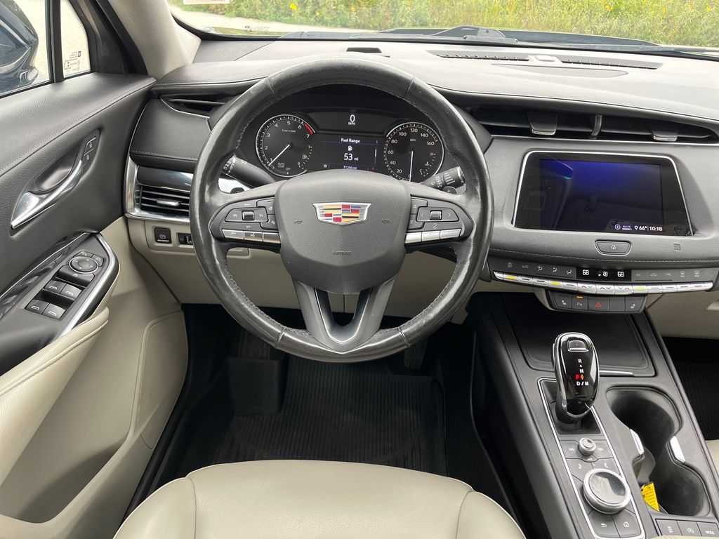 Used 2020 Cadillac XT4 Luxury w/ Cold Weather Package FWD image 17