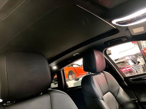 Certified 2023 Porsche Macan image 27