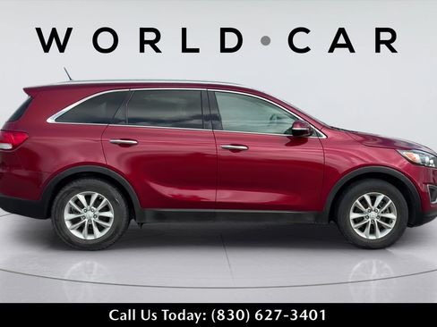 Used 2018 Kia Sorento FWD V6 image 3