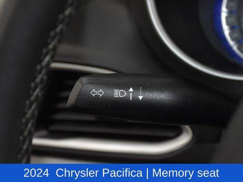 Used 2024 Chrysler Pacifica Touring-L image 10
