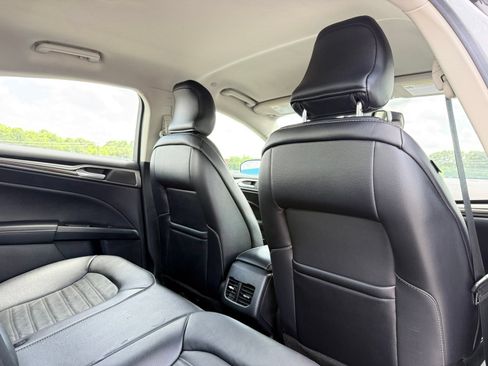 Used 2018 Ford Fusion SE w/ Equipment Group 602A FWD image 18