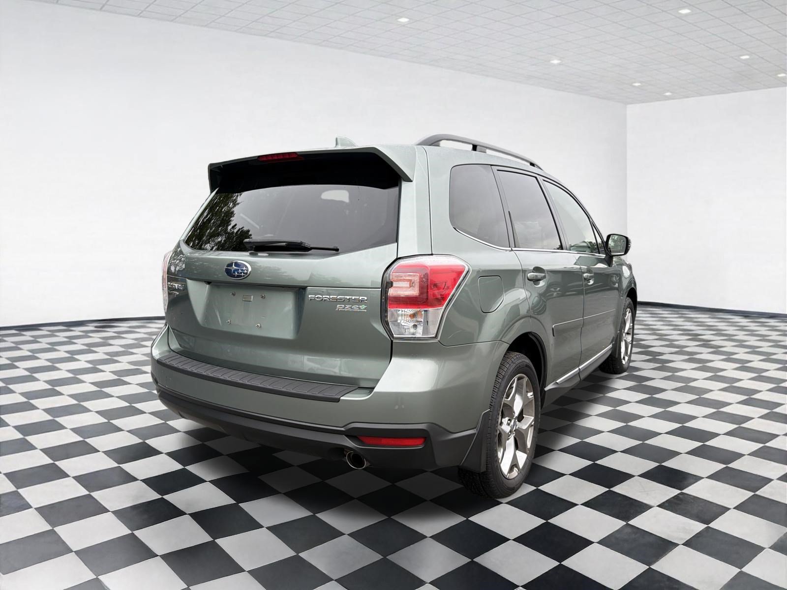 Used 2017 Subaru Forester 2.5i Touring w/ Popular Package #2 AWD/4WD image 4
