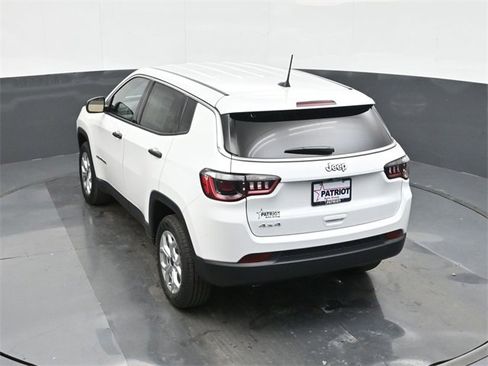 Used 2025 Jeep Compass Sport image 26