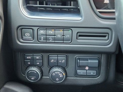 Used 2021 Chevrolet Tahoe Z71 w/ Z71 Off-Road Package image 24