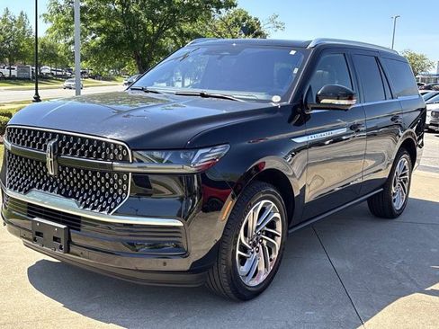 Used 2025 Lincoln Navigator Reserve AWD/4WD image 14