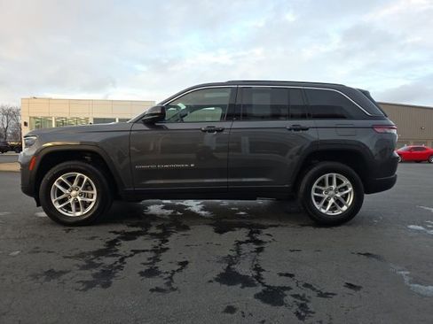 Used 2025 Jeep Grand Cherokee Laredo X AWD/4WD image 4