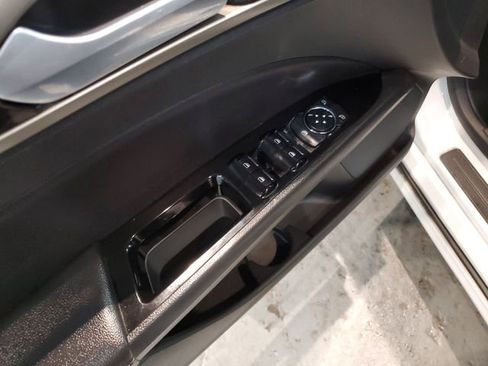 Used 2014 Ford Fusion SE w/ Equipment Group 202A image 12