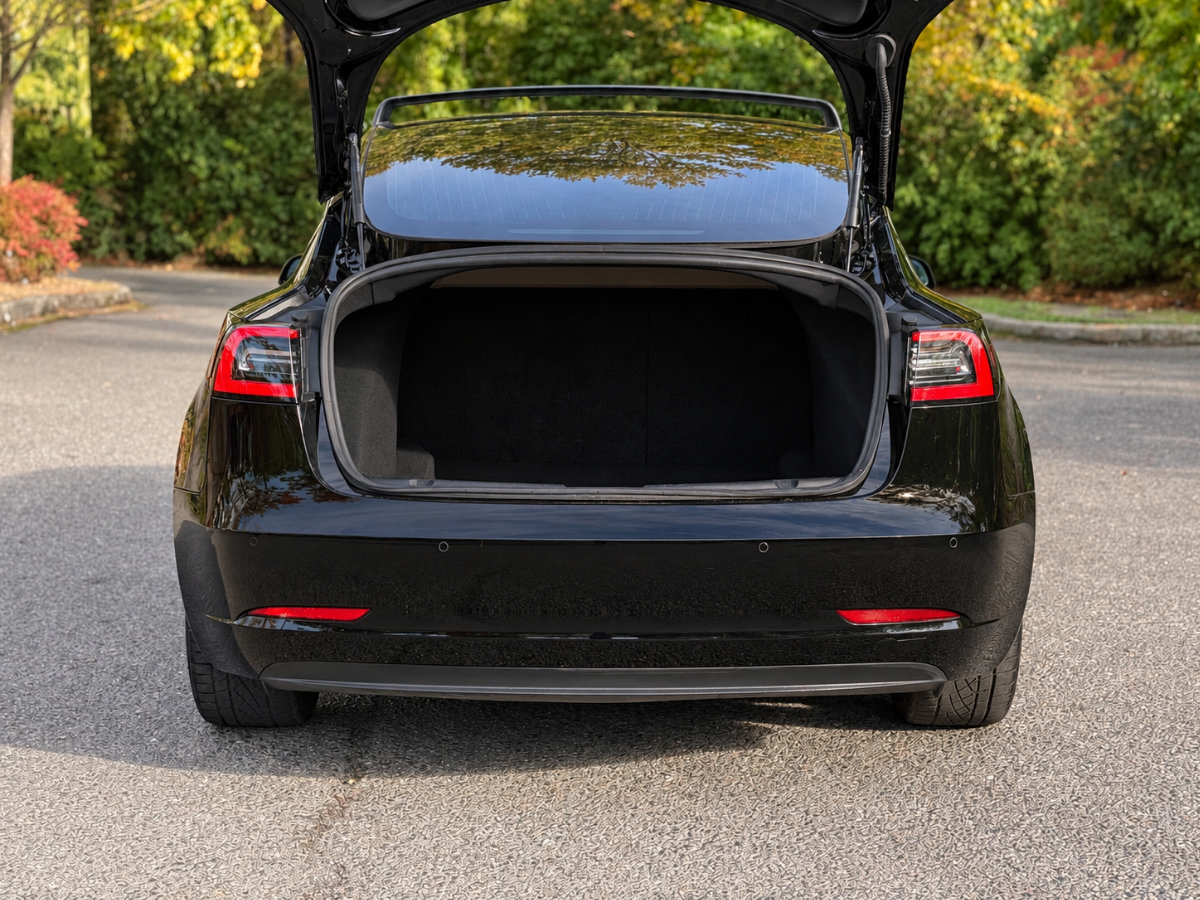 Used 2018 Tesla Model 3 Long Range RWD image 4