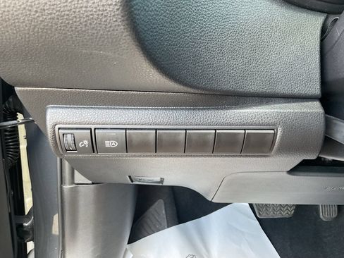 Used 2025 Toyota Corolla LE FWD image 22