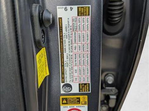 Used 2015 Toyota RAV4 LE image 18