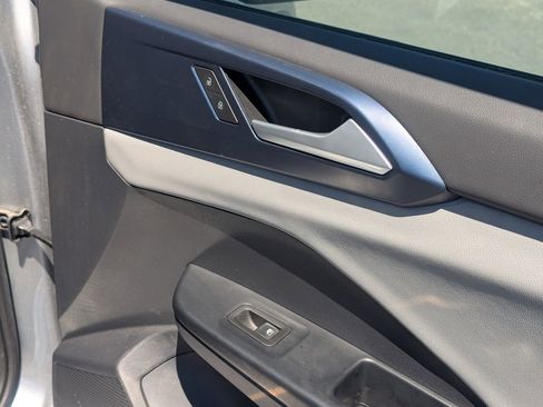 Used 2022 Volkswagen Taos SE image 36