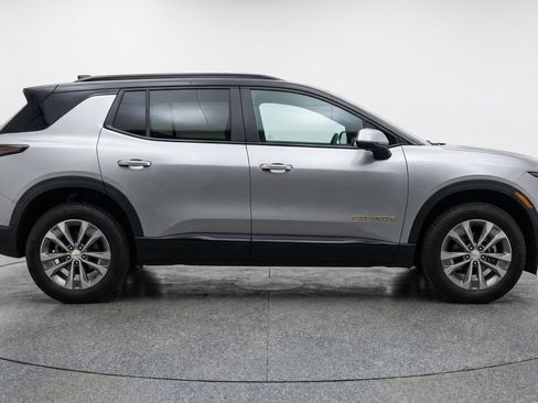 Used 2025 Chevrolet Equinox LT image 11