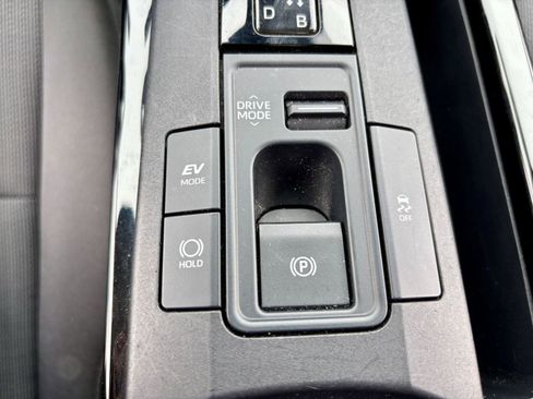 Used 2024 Toyota Prius LE image 23