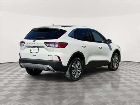 Used 2022 Ford Escape SEL w/ Technology Package image 4