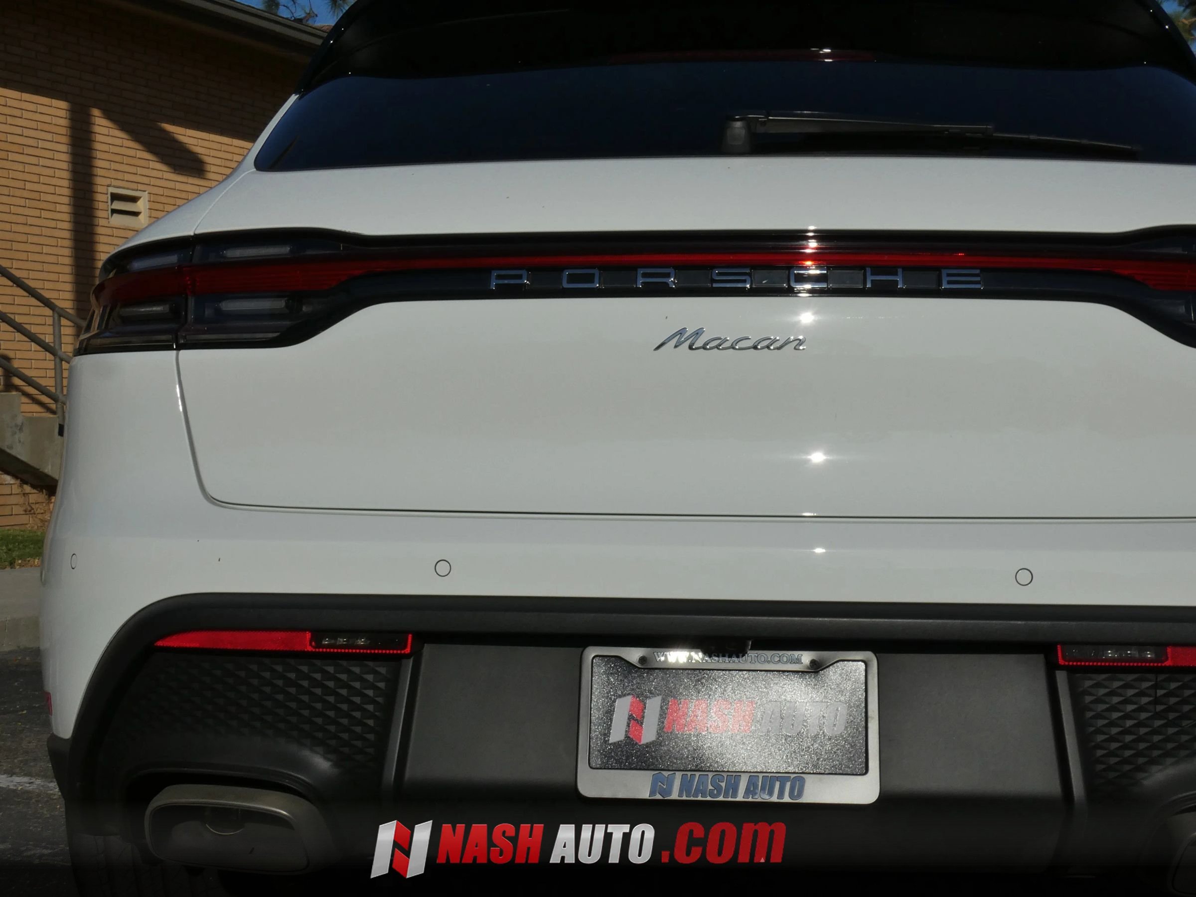 Used 2024 Porsche Macan AWD/4WD image 11