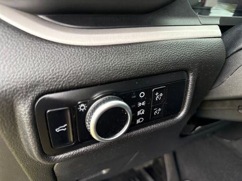 Used 2024 Ford Explorer XLT image 15