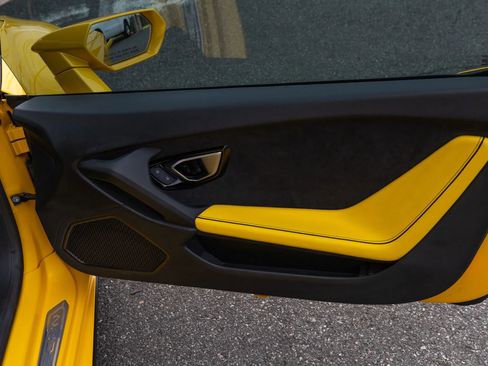 Used 2024 Lamborghini Huracan EVO image 68