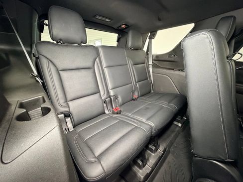 Used 2023 GMC Yukon SLE AWD/4WD image 9