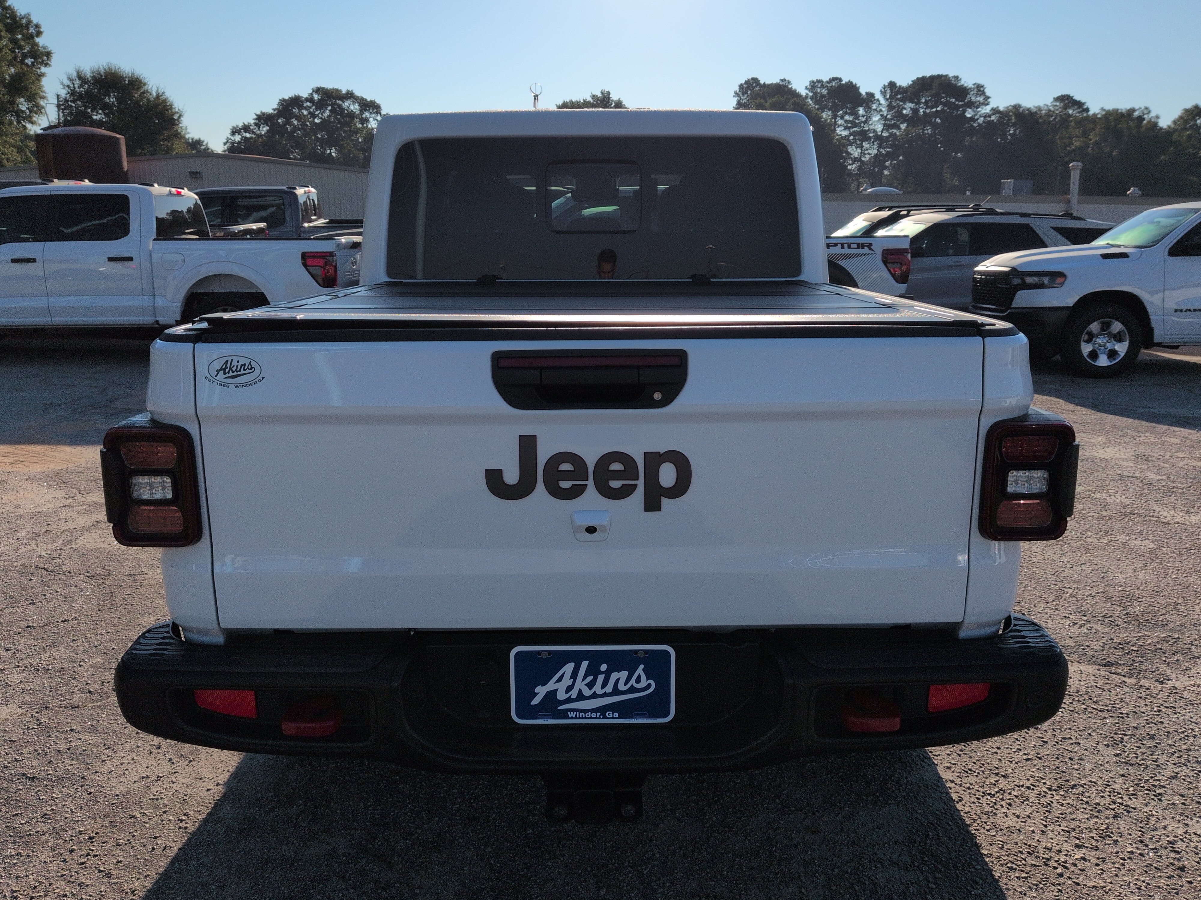 Used 2025 Jeep Gladiator Rubicon AWD/4WD image 4
