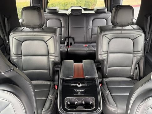Used 2018 Lincoln Navigator Reserve w/ Technology Package image 35