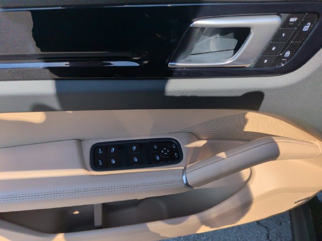 Used 2021 Porsche Cayenne AWD/4WD image 11