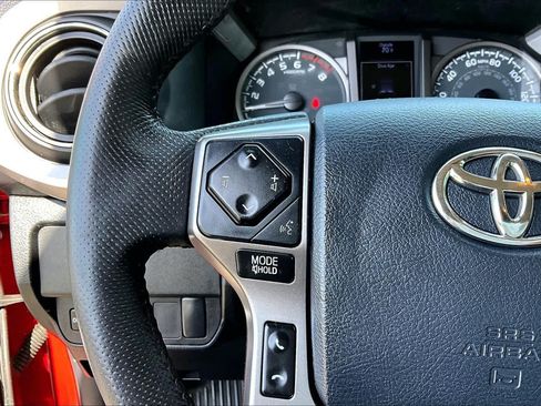 Certified 2020 Toyota Tacoma SR5 AWD/4WD image 22