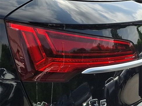 Certified 2023 Audi Q5 2.0T Premium w/ Convenience Package image 10