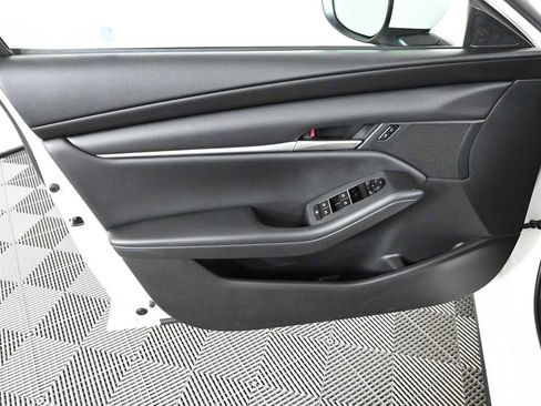 Used 2020 MAZDA MAZDA3 Sedan w/ Select Package FWD image 16