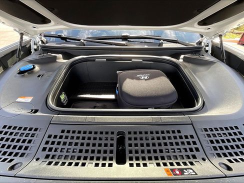 New 2026 Hyundai Ioniq 9 Calligraphy image 12