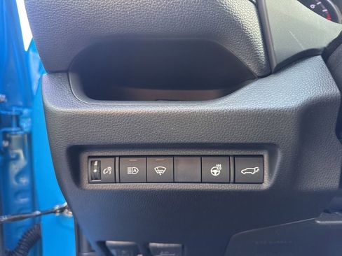 Used 2021 Toyota RAV4 XLE Premium image 20