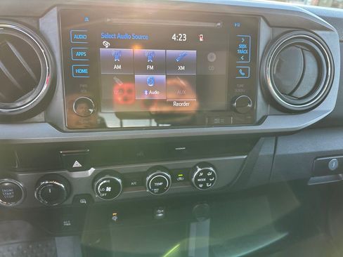 Used 2017 Toyota Tacoma TRD Off-Road image 19