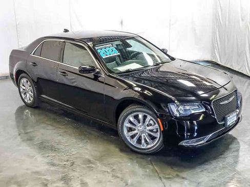 Used 2023 Chrysler 300 Touring AWD/4WD image 6