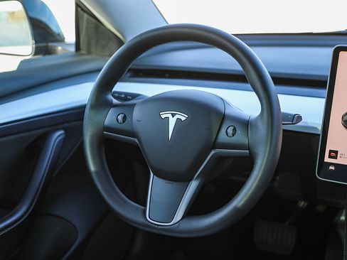 Used 2022 Tesla Model 3 image 15