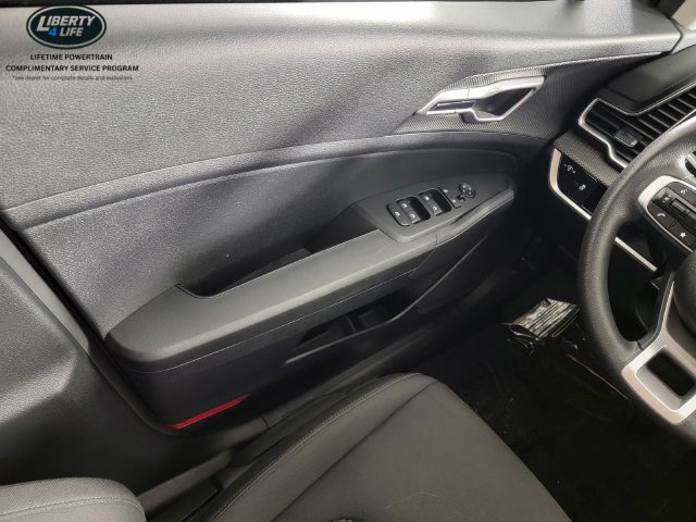 Used 2024 Kia Sportage LX AWD/4WD image 30