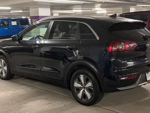 Used 2019 Kia Niro EX FWD image 3