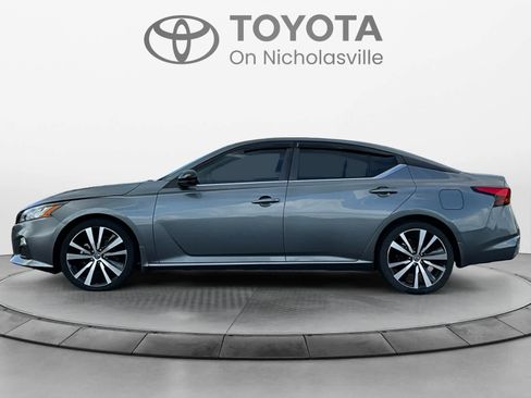 Used 2021 Nissan Altima 2.5 SR w/ SR Premium Package FWD image 2